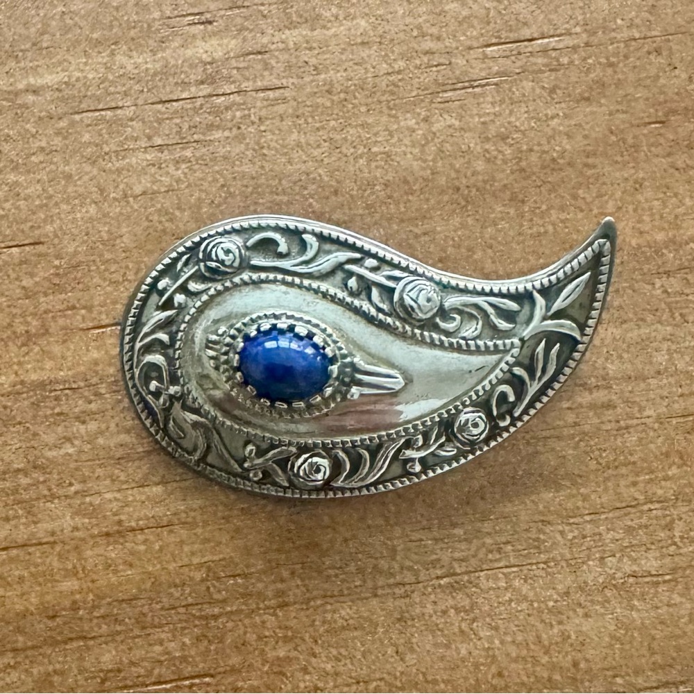Elegant sterling silver & lapis brooch